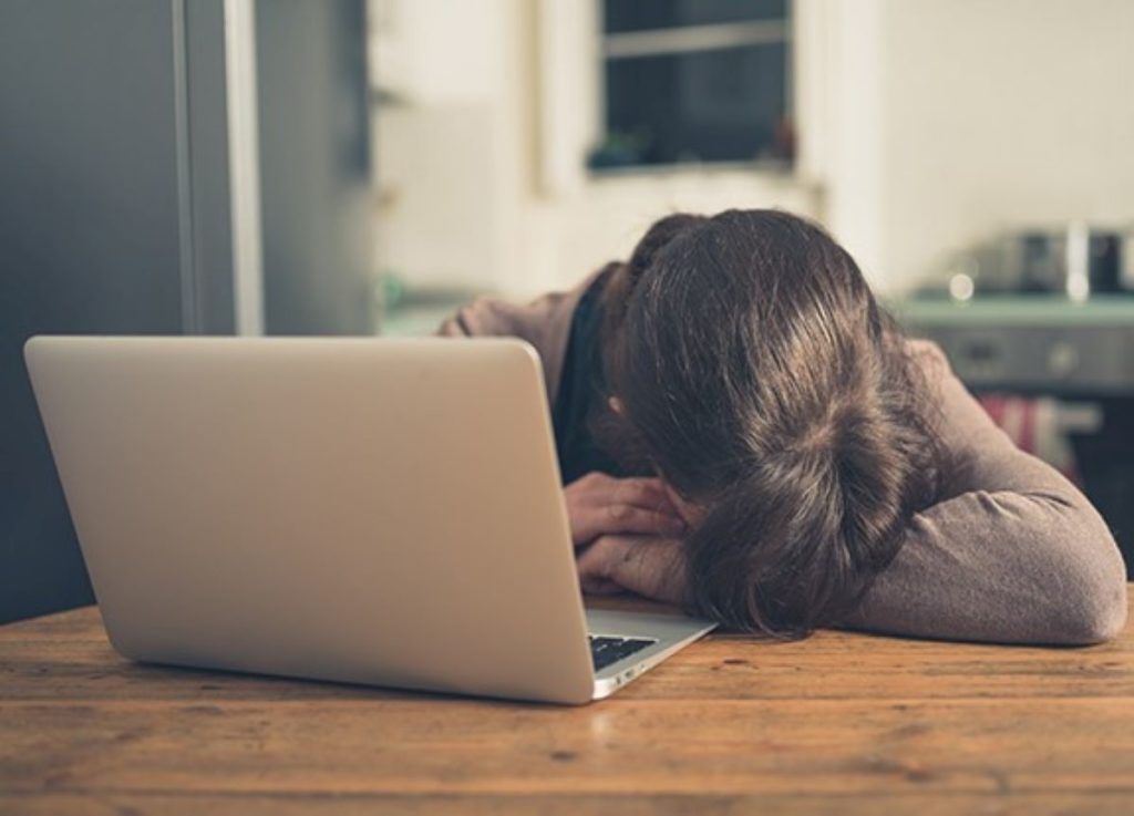 Quando o uso abusivo da tecnologia leva à solidão e até depressão