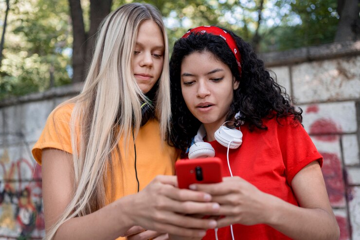 Você sabe o que seu filho faz na internet? Entenda os perigos entre os adolescentes