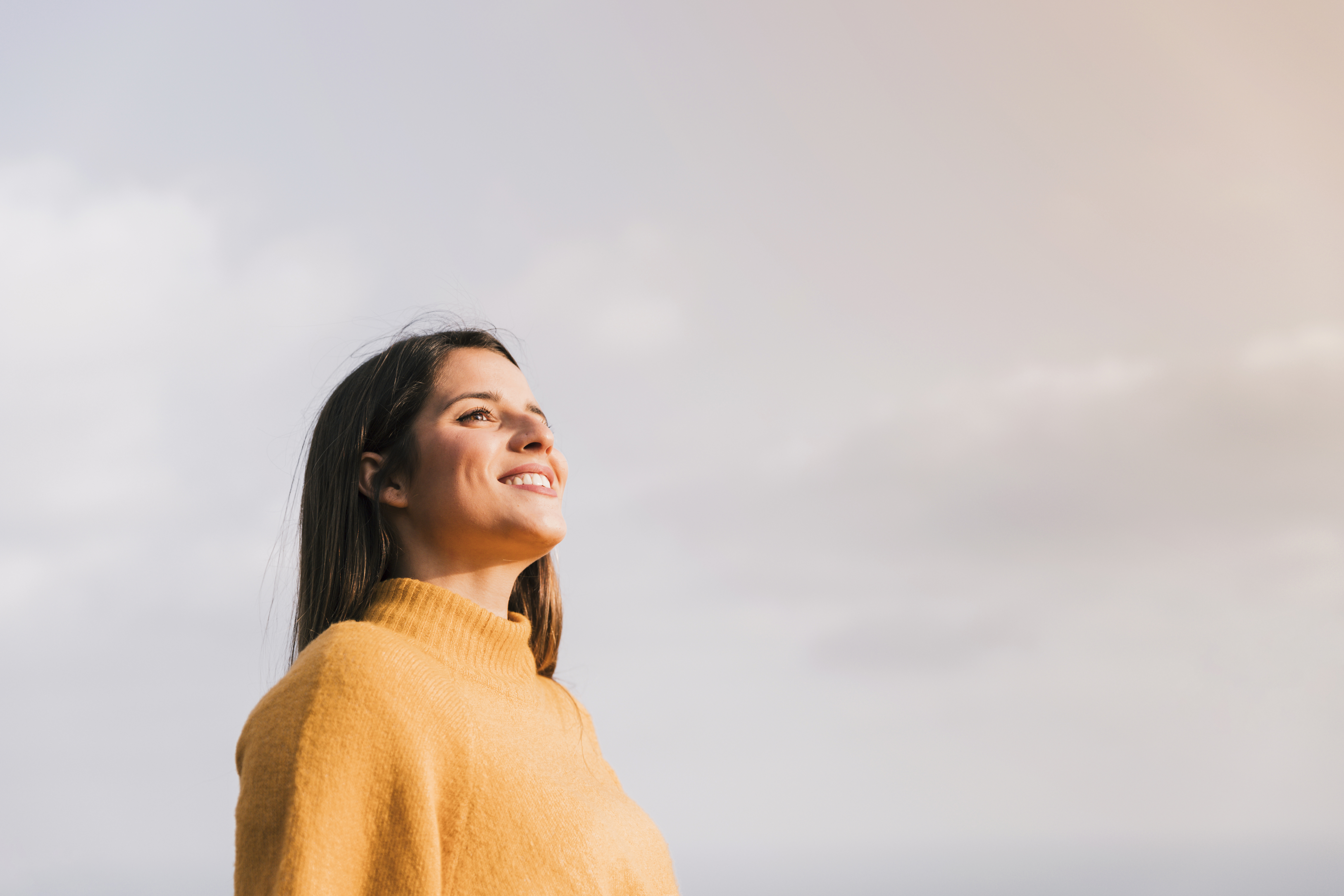 Prazer e saúde mental
O que entendemos por prazer na psicologia
A relação entre prazer, bem-estar e regulação emocional
Prazer como regulador natural do estresse
A ampliação do repertório emocional
O prazer como fonte de vitalidade psíquica
Quando o prazer é reprimido ou negligenciado
Prazer não significa irresponsabilidade
Prazer não é sinônimo de excesso
Prazer não elimina o sofrimento
Resgatar o prazer no cotidiano: caminhos possíveis
O papel da psicoterapia na reconexão com o prazer
Identificação de bloqueios emocionais
Reconstrução do vínculo com o corpo e as emoções
Construção de uma relação mais saudável com o desejo episode artwork